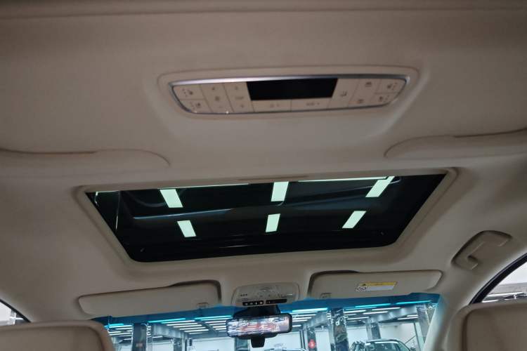 Used Buick GL8 2022 ES Land Cruiser 653T Luxury Model Headliner