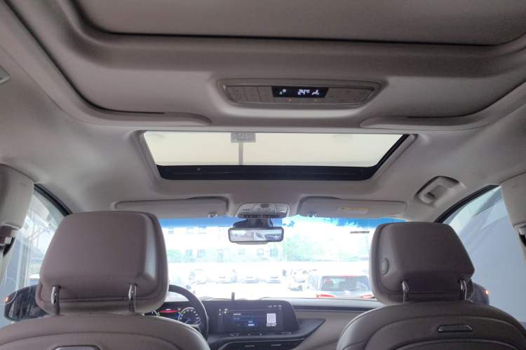 Used Buick GL8 2022 ES Land Cruiser 653T Luxury Model Headliner