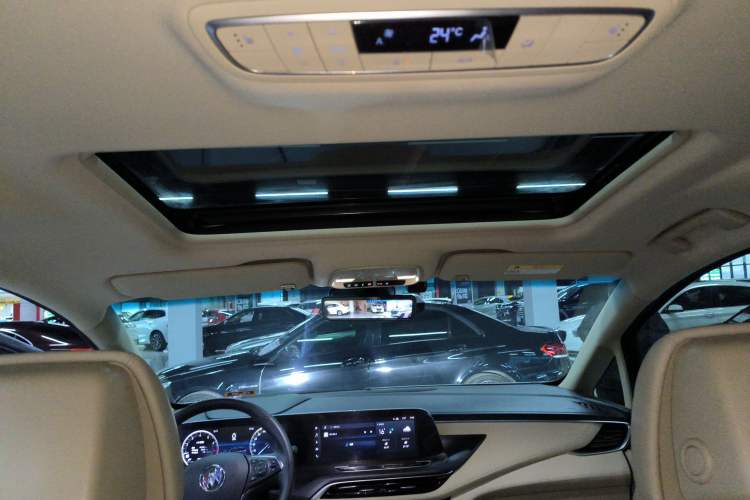 Used Buick GL8 2022 ES Landtrek 653T Luxury Edition Headliner