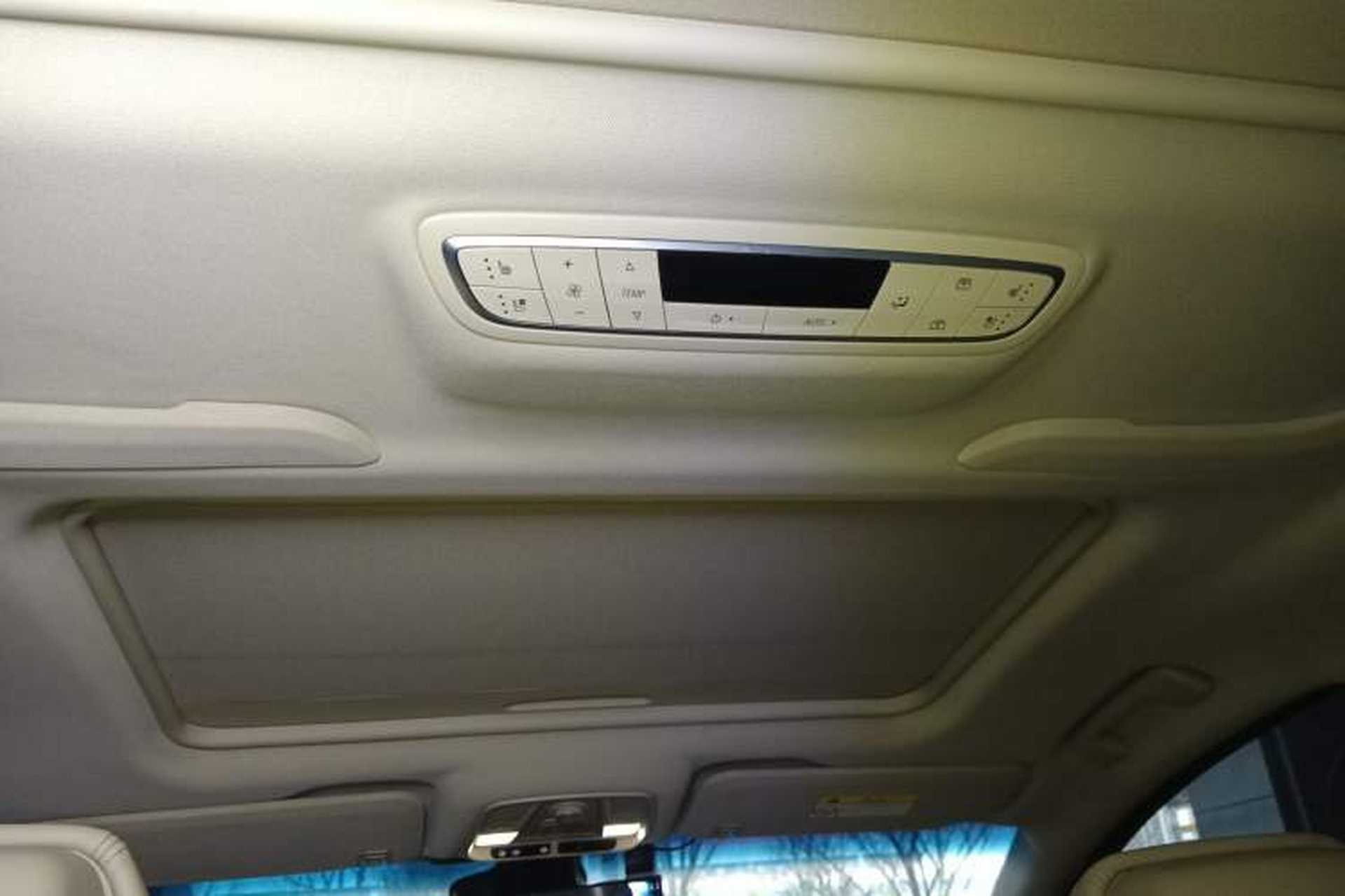 Used Buick GL8 2022 ES Land Cruiser 653T Luxury Model Headliner