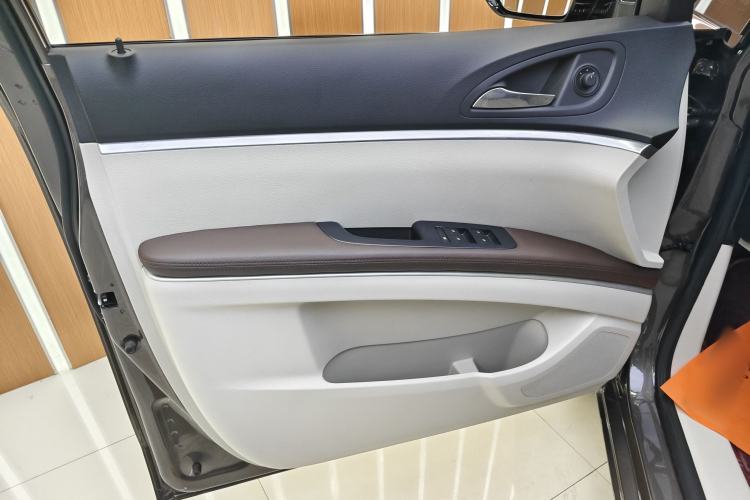 Used Buick GL8 2022 Land Business Class 652T Luxury Model Interior 10