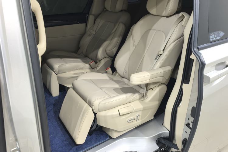 Used Buick GL8 2022 ES Landtrek 653T Luxury Edition Interior 2