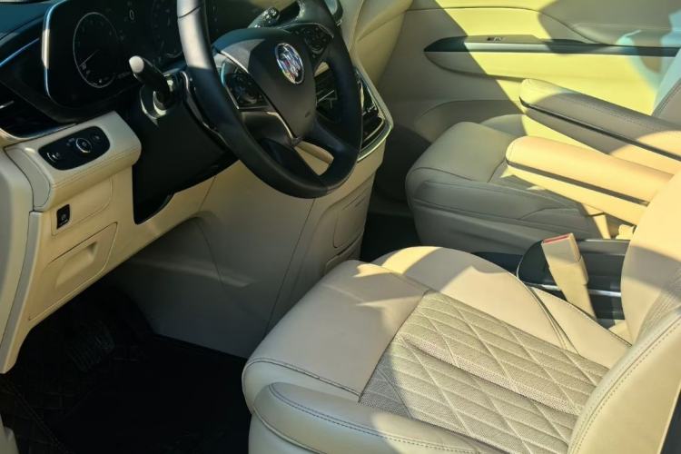 Used Buick GL8 2022 ES Land Cruiser 653T Luxury Model Interior 3