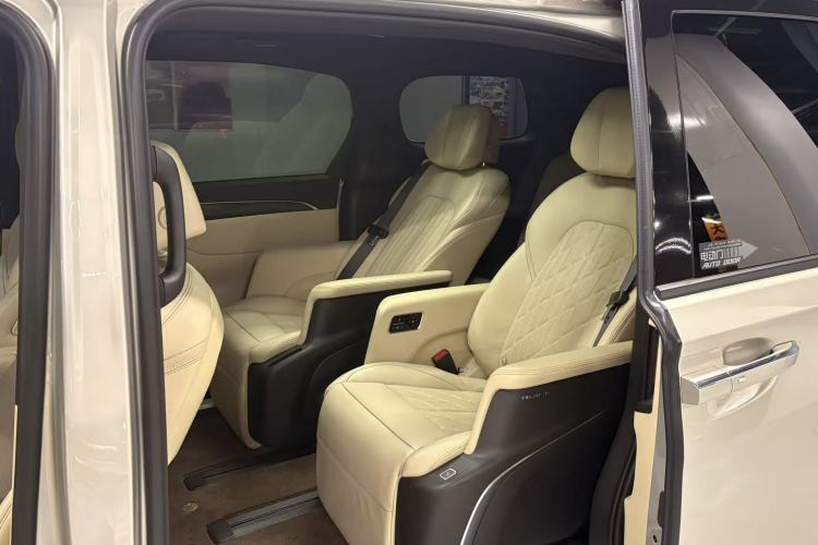 Used Buick GL8 2022 ES Landtrek 653T Flagship Model Interior 3