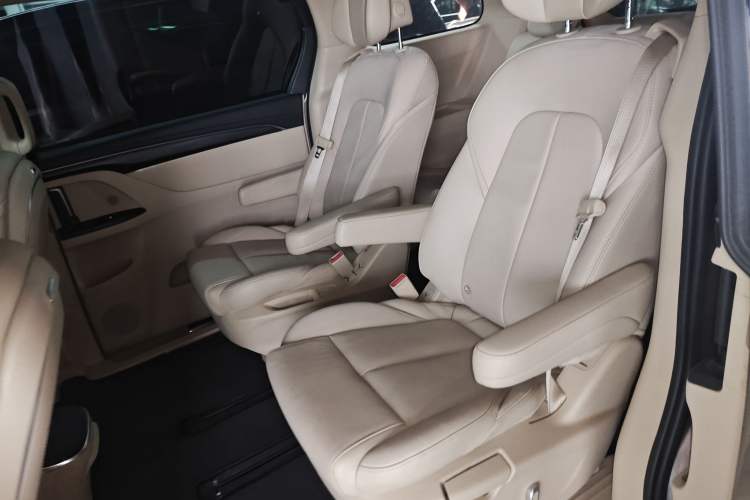 Used Buick GL8 2022 ES Landtrek 653T Luxury Edition Interior 4
