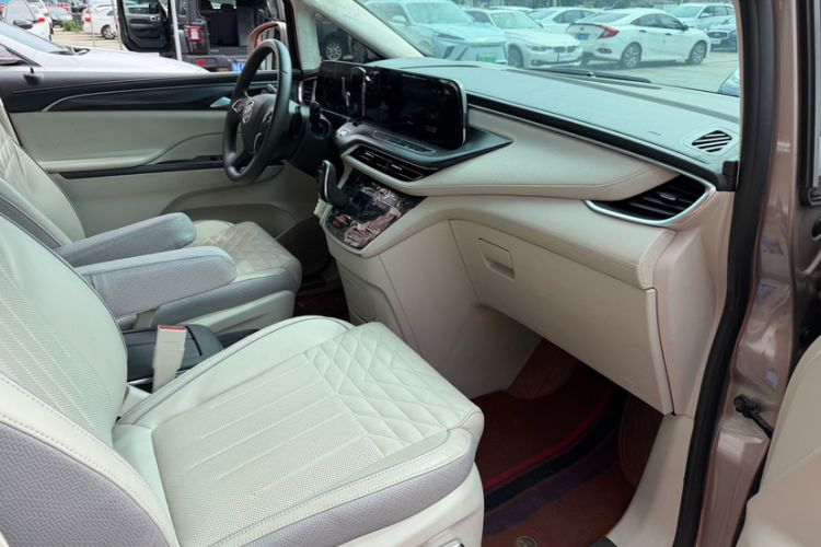 Used Buick GL8 2022 ES Landtrek 653T Comfort Edition Interior 6