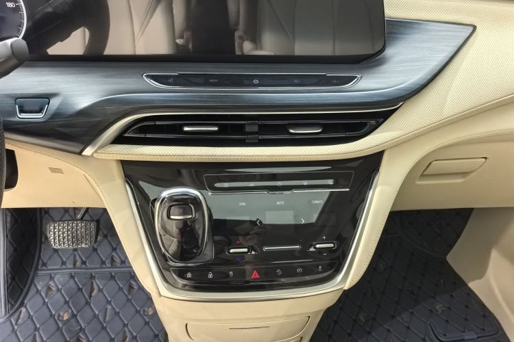 Used Buick GL8 2022 ES Landtrek 653T Luxury Edition Interior 7