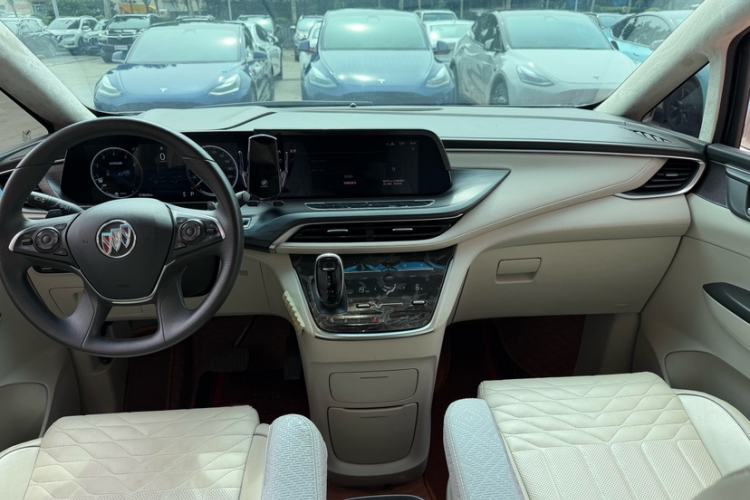 Used Buick GL8 2022 ES Landtrek 653T Comfort Edition Interior 8