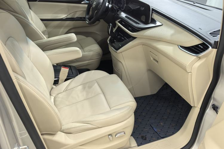 Used Buick GL8 2022 ES Landtrek 653T Luxury Edition Interior 9