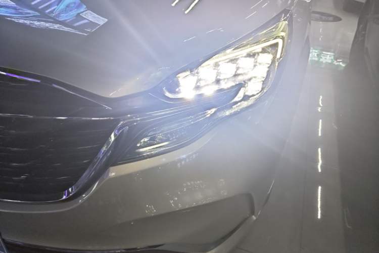 Used Buick GL8 2022 ES Landtrek 653T Comfort Edition Left Front Headlight