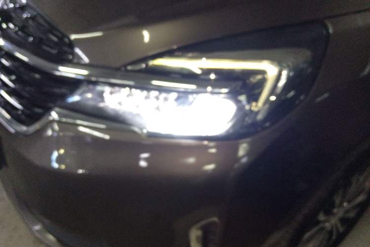 Used Buick GL8 2022 Land Cruiser Executive Class 652T Comfort Model Left Front Headlight