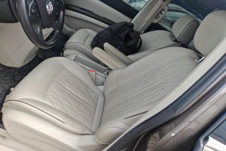 Used Buick GL8 2022 Land Business Class 652T Luxury Model Left Front Seat