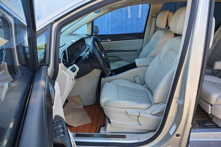 Used Buick GL8 2022 ES Landtrek 653T Comfort Edition Left Front Seat