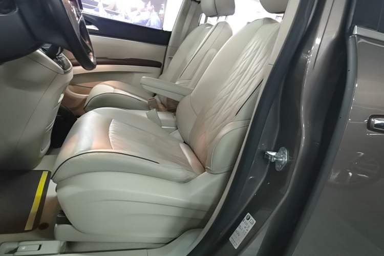 Used Buick GL8 2022 Land Business Class 652T Luxury Model Left Front Seat