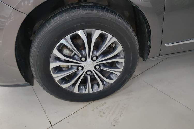 Used Buick GL8 2022 Land Business Class 652T Luxury Model Left Front Wheel Hub