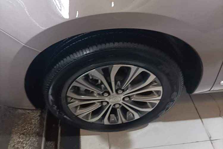 Used Buick GL8 2022 Land Business Class 652T Luxury Model Left Front Wheel Hub