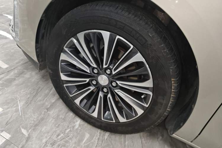 Used Buick GL8 2022 ES Land Cruiser 653T Luxury Model Left Front Wheel Hub