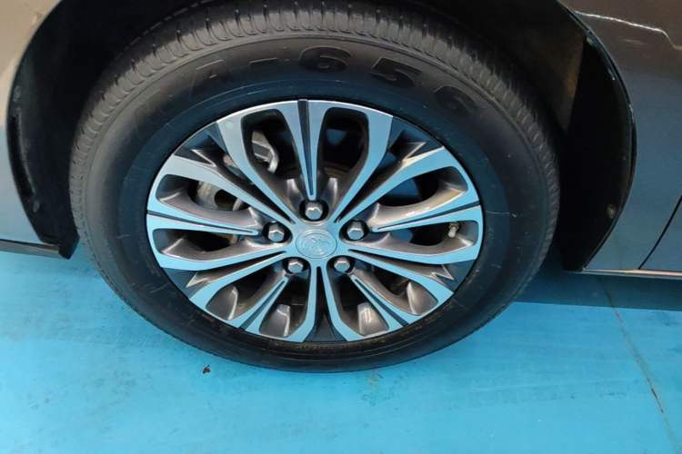 Used Buick GL8 2022 Land Cruiser Executive Class 652T Comfort Model Left Front Wheel Hub