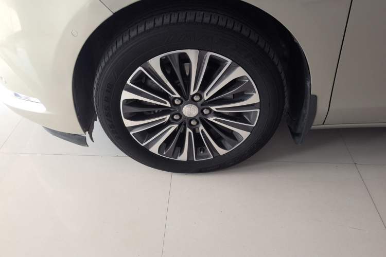 Used Buick GL8 2022 ES Land Cruiser 653T Luxury Model Left Front Wheel Hub