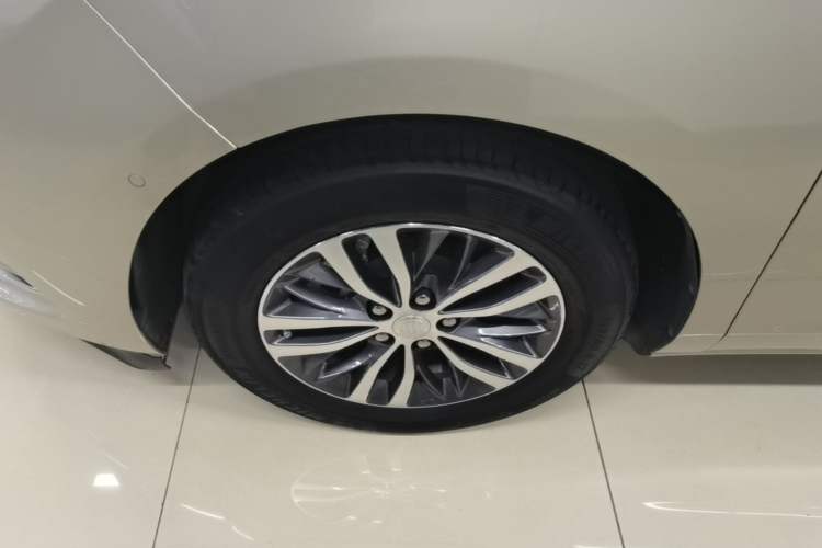 Used Buick GL8 2022 ES Landtrek 653T Luxury Edition Left Front Wheel Hub