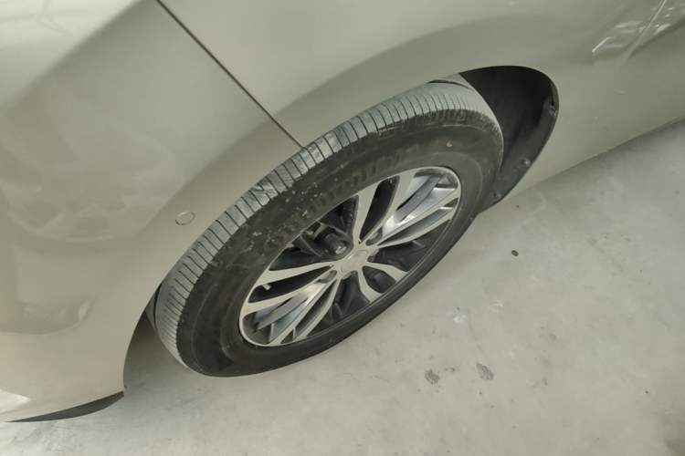 Used Buick GL8 2022 ES Landtrek 653T Luxury Edition Left Front Wheel Hub