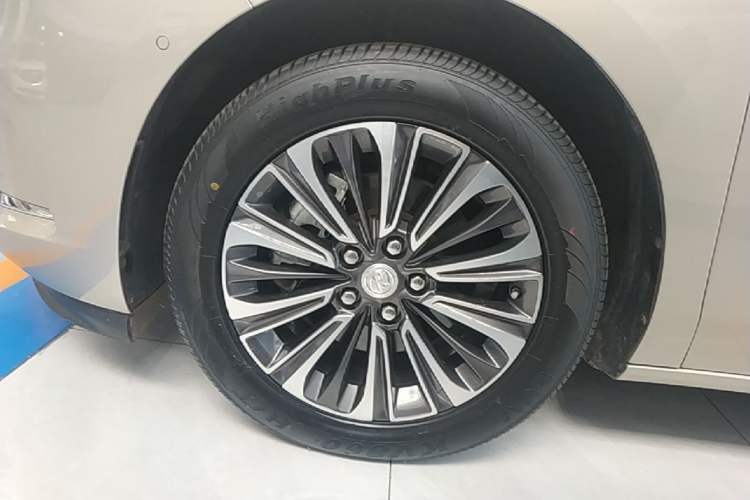 Used Buick GL8 2022 ES Land Cruiser 653T Luxury Model Left Front Wheel Hub