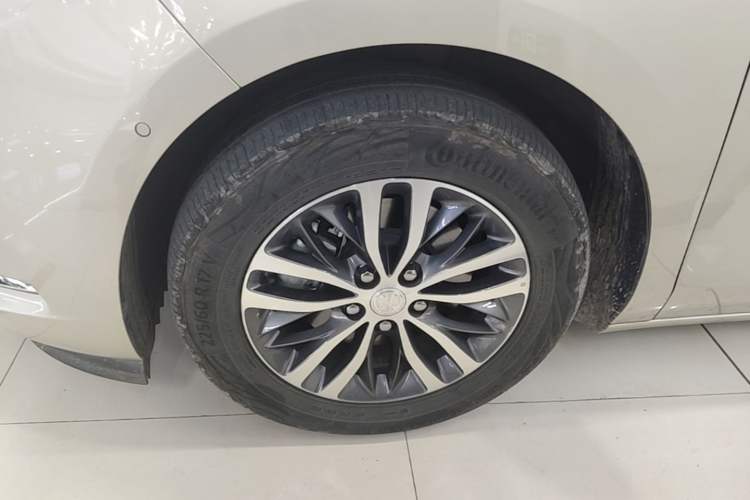 Used Buick GL8 2022 ES Landtrek 653T Luxury Edition Left Front Wheel Hub