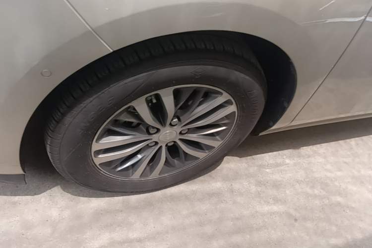 Used Buick GL8 2022 ES Landtrek 653T Luxury Edition Left Front Wheel Hub