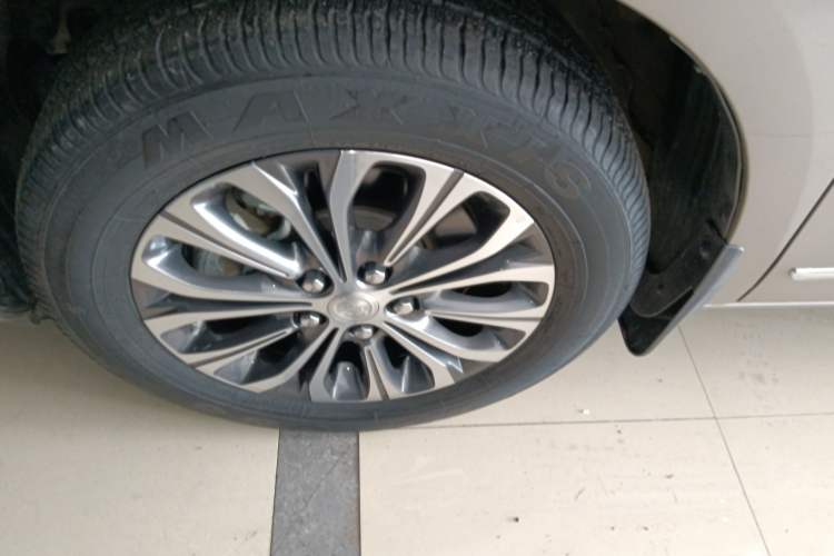 Used Buick GL8 2022 Land Executive Class 652T Prestige Model Left Front Wheel Hub