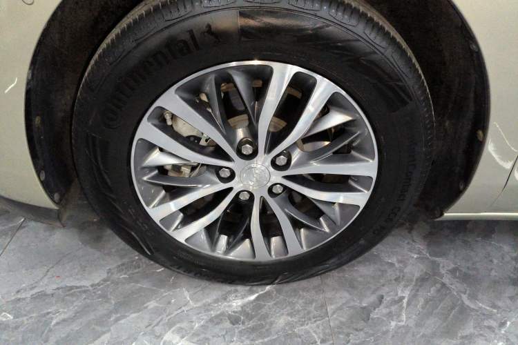 Used Buick GL8 2022 ES Landtrek 653T Luxury Edition Left Front Wheel Hub