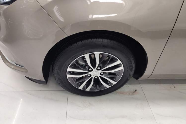 Used Buick GL8 2022 ES Landtrek 653T Comfort Edition Left Front Wheel Hub