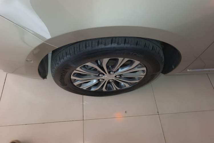 Used Buick GL8 2022 Land Executive Class 652T Prestige Model Left Front Wheel Hub