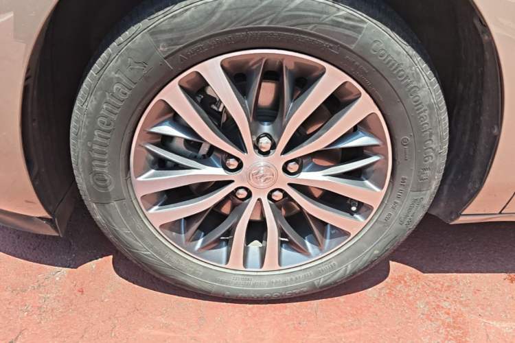 Used Buick GL8 2022 ES Landtrek 653T Comfort Edition Left Front Wheel Hub