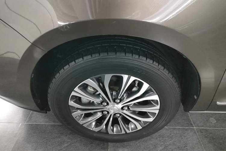 Used Buick GL8 2022 Land Business Class 652T Luxury Model Left Front Wheel Hub
