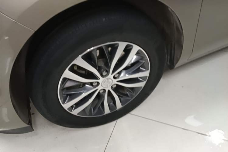 Used Buick GL8 2022 ES Landtrek 653T Comfort Edition Left Front Wheel Hub
