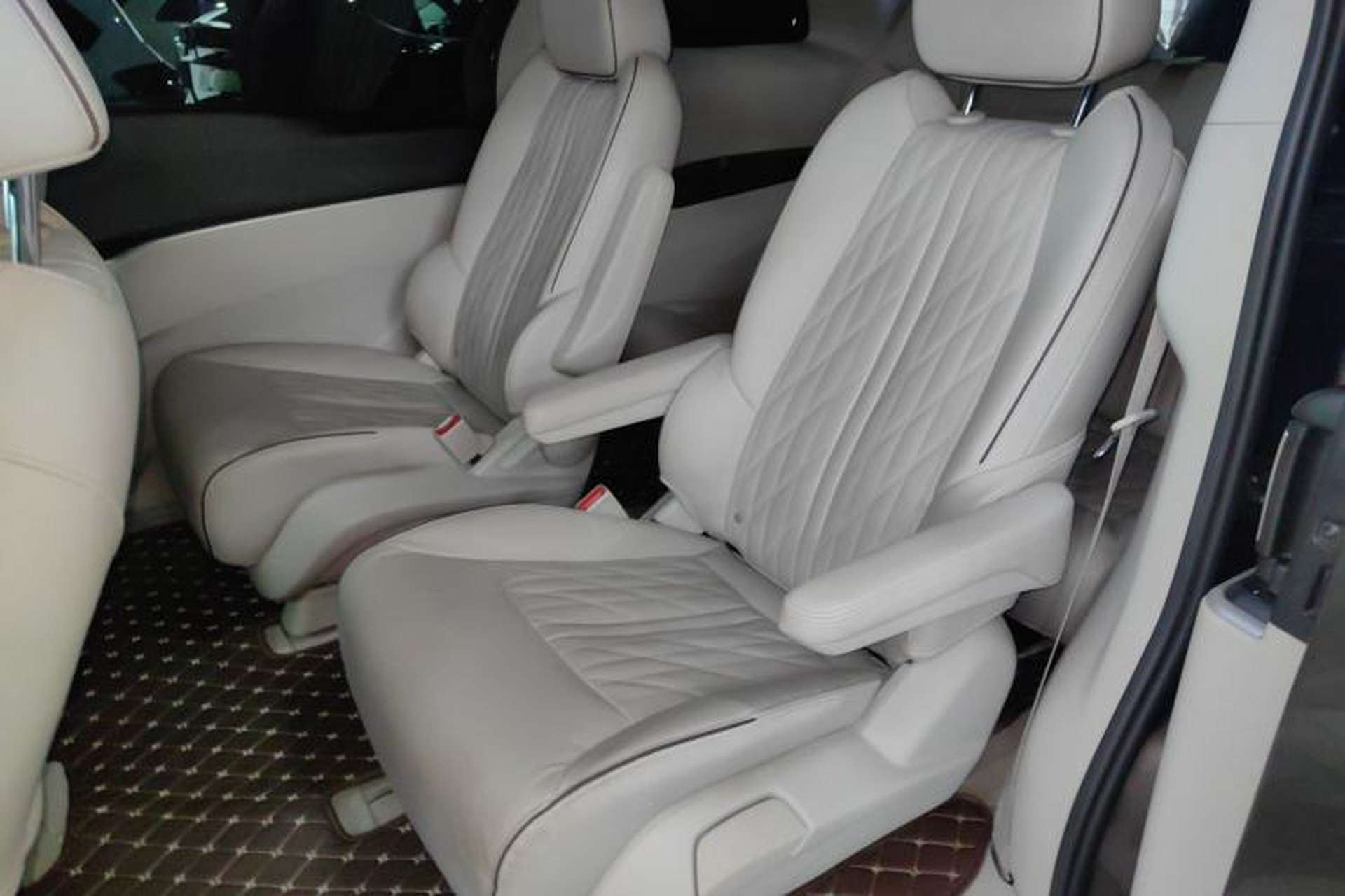 Used Buick GL8 2022 Land Business Class 652T Luxury Model Left Rear Seat