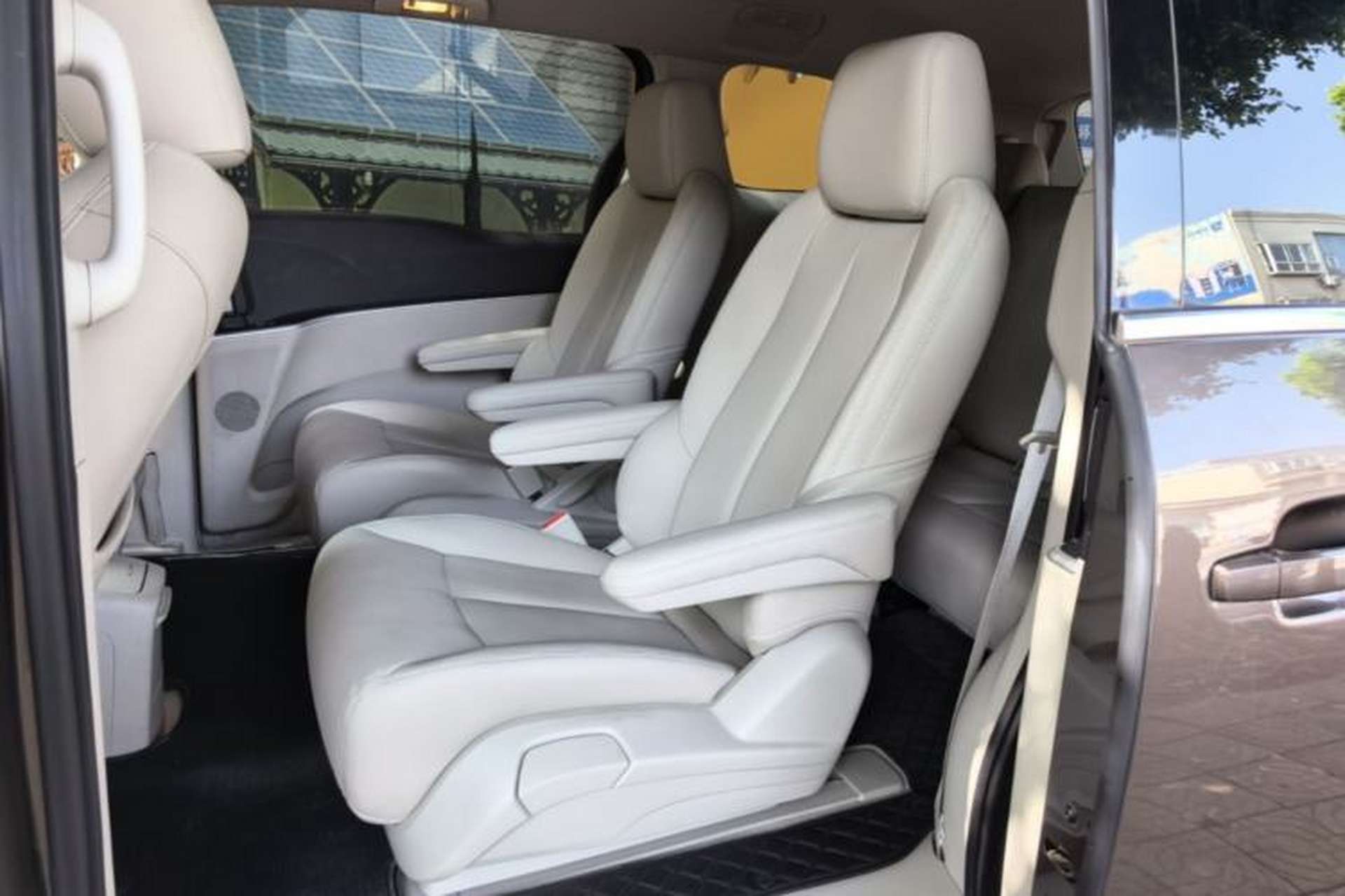 Used Buick GL8 2022 Land Cruiser Executive Class 652T Comfort Model Left Rear Seat