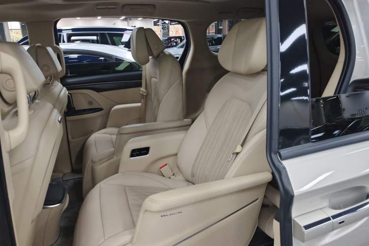 Used Buick GL8 2022 ES Land Cruiser 653T Luxury Model Left Rear Seat