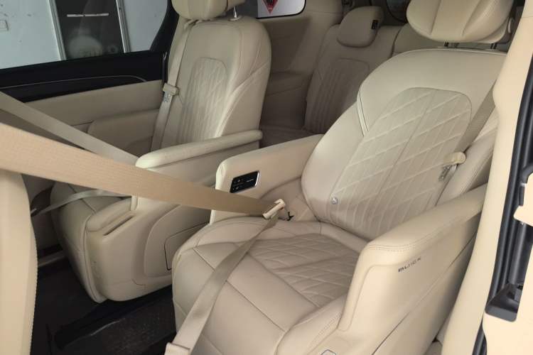 Used Buick GL8 2022 ES Land Cruiser 653T Luxury Model Left Rear Seat