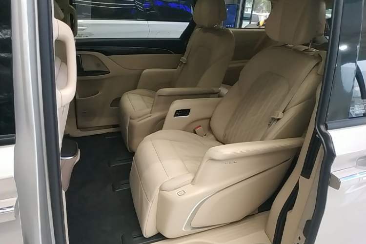 Used Buick GL8 2022 ES Landtrek 653T Flagship Model Left Rear Seat
