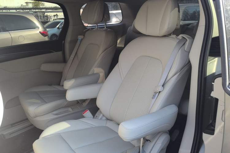 Used Buick GL8 2022 ES Landtrek 653T Comfort Edition Left Rear Seat