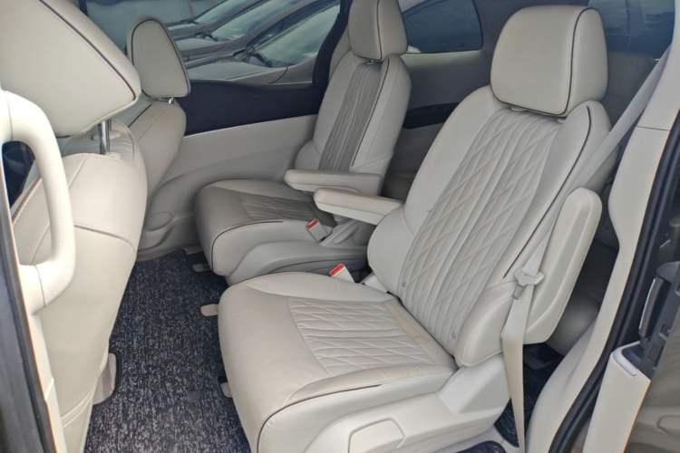 Used Buick GL8 2022 Land Business Class 652T Luxury Model Left Rear Seat