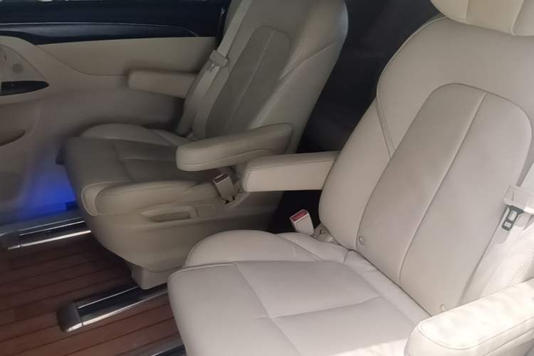 Used Buick GL8 2022 ES Landtrek 653T Luxury Edition Left Rear Seat