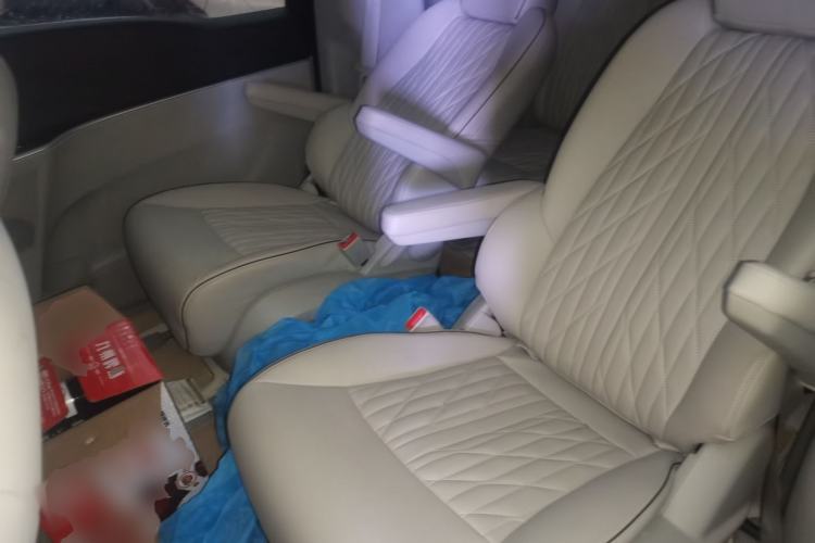 Used Buick GL8 2022 Land Cruiser Executive Class 652T Comfort Model Left Rear Seat