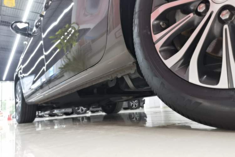 Used Buick GL8 2022 Land Cruiser Executive Class 652T Comfort Model Left Side Sill