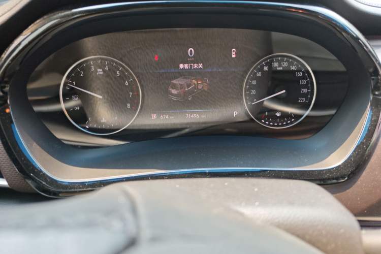 Used Buick GL8 2022 Land Business Class 652T Luxury Model Odometer Close Up