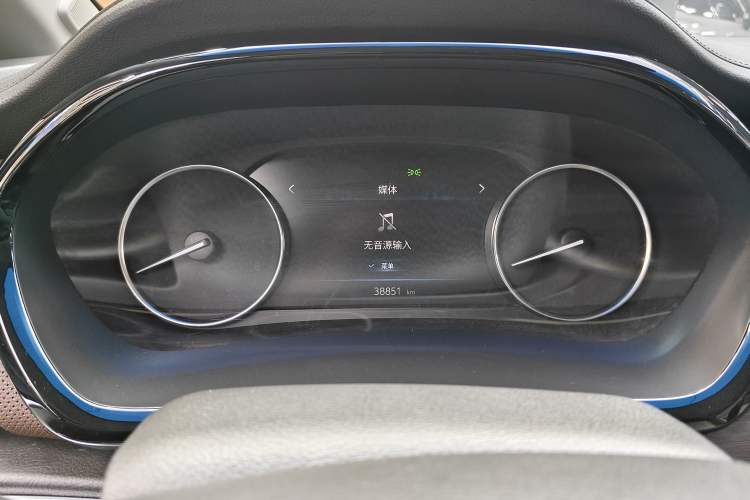 Used Buick GL8 2022 Land Business Class 652T Luxury Model Odometer Close Up