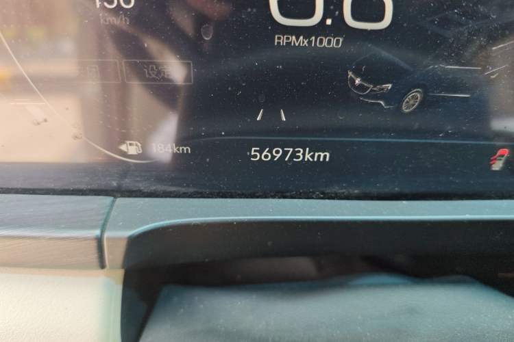 Used Buick GL8 2022 ES Landtrek 653T Flagship Model Odometer Close Up