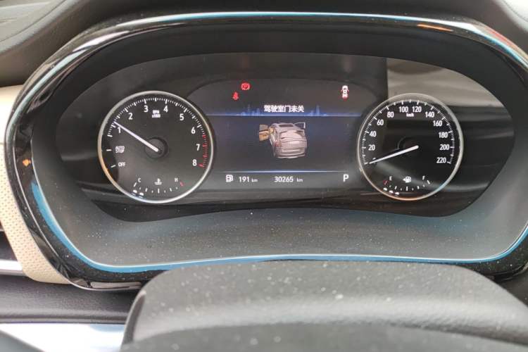 Used Buick GL8 2022 Land Business Class 652T Luxury Model Odometer Close Up