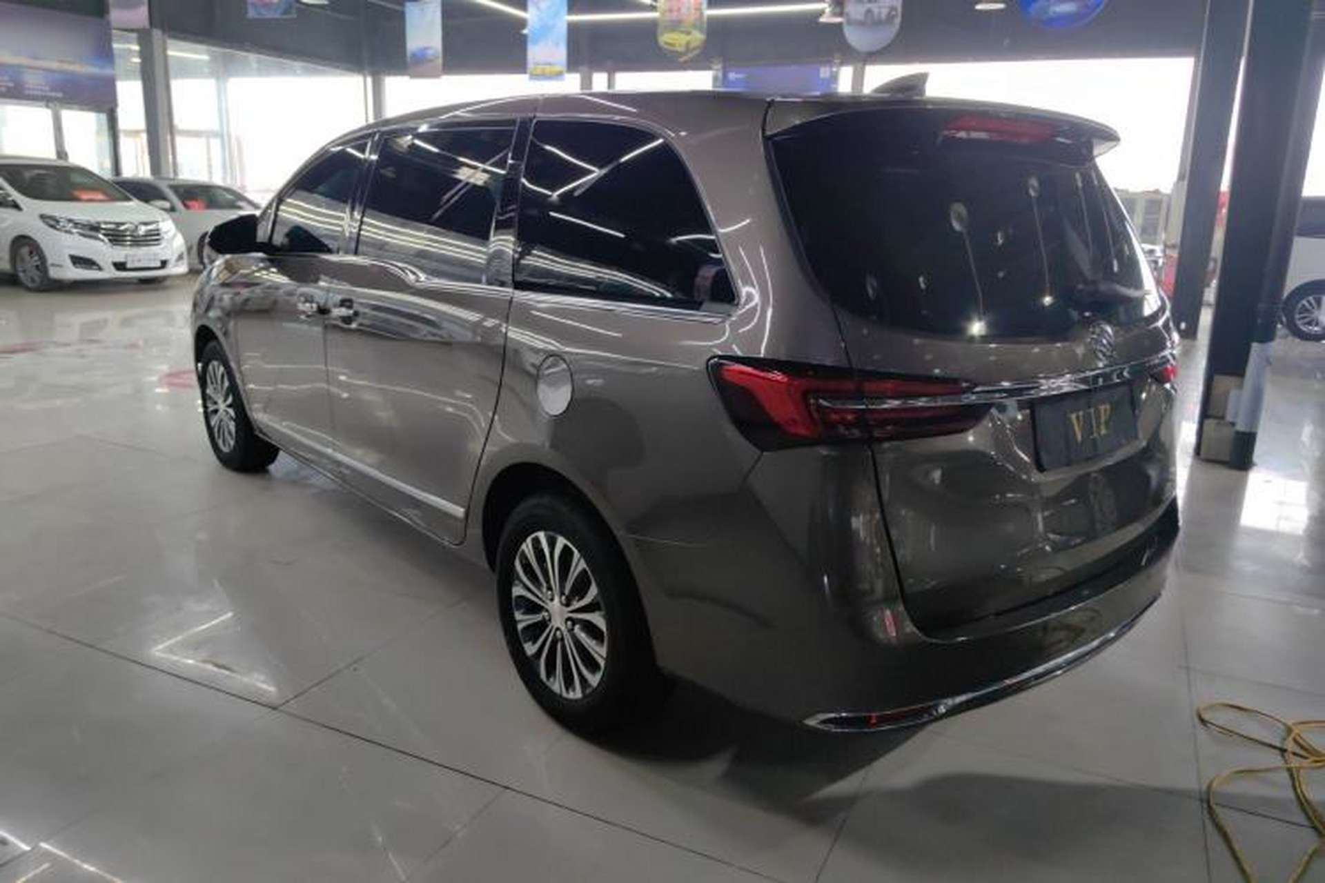Used Buick GL8 2022 Land Business Class 652T Luxury Model Rear Left 45 Deg